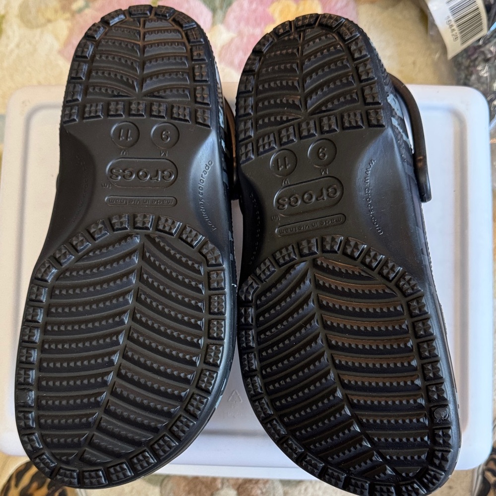 Crocs Camouflage Clogs size men 9 woman’s llama NWOT 252 - Picture 2 of 4